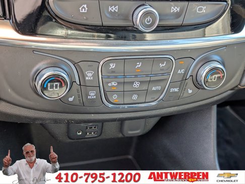 Used 2021 Chevrolet Traverse LT w/ LT Premium Package image 31