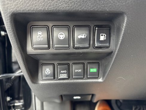 Used 2020 Nissan Rogue SV w/ Premium Package image 23