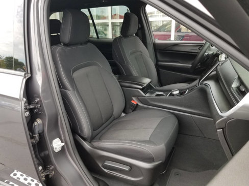 Certified 2024 Jeep Grand Cherokee Laredo w/ Luxury Tech Group I image 15