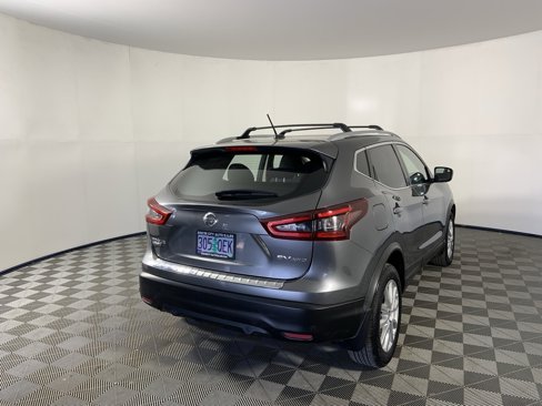 Used 2020 Nissan Rogue Sport SV image 3
