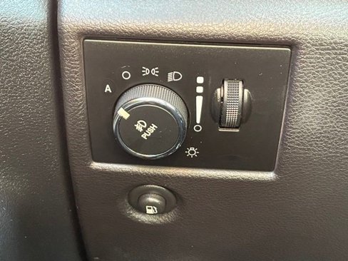 Used 2011 Jeep Grand Cherokee Limited image 15