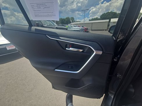 Used 2019 Toyota RAV4 Limited image 32