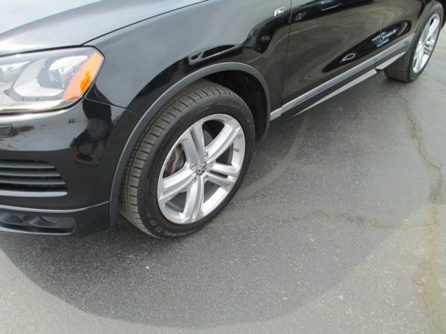 Used 2014 Volkswagen Touareg VR6 image 11