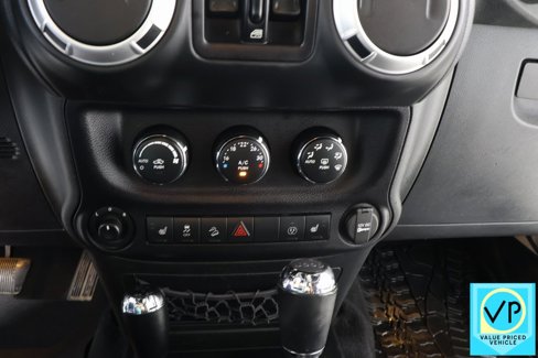 Used 2016 Jeep Wrangler Unlimited Rubicon w/ Max Tow Package image 10