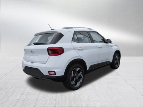 New 2025 Hyundai Venue SEL image 8
