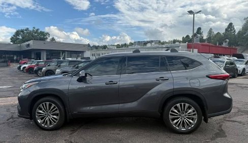 Used 2021 Toyota Highlander Platinum image 4