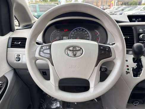 Used 2012 Toyota Sienna LE image 17