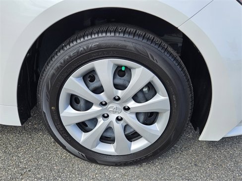 Used 2025 Toyota Corolla XLE image 16