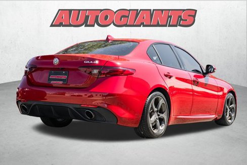 Used 2018 Alfa Romeo Giulia image 7