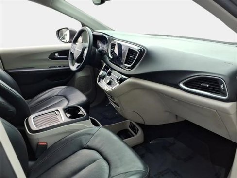 Certified 2020 Chrysler Pacifica Touring-L Plus image 19