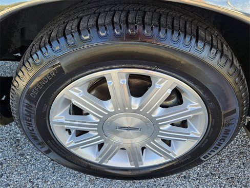 Used 2008 Lincoln Town Car Signature Limited image 23