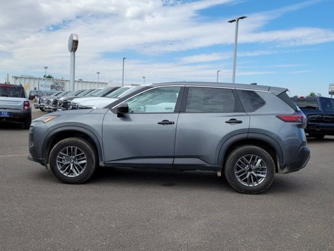 Used 2023 Nissan Rogue S image 2