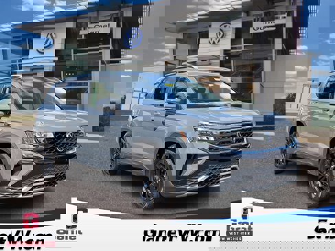 Certified 2022 Volkswagen Taos SE w/ IQ.Drive SE Package image 1