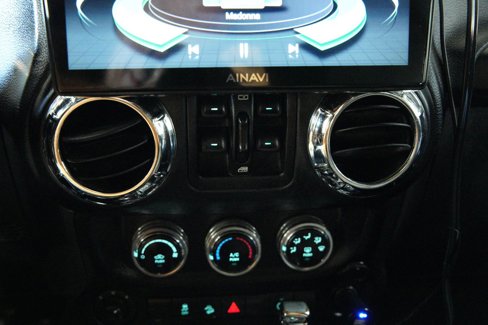 Used 2016 Jeep Wrangler Unlimited Sahara w/ Connectivity Group image 34