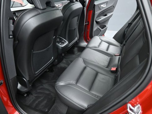 Certified 2021 Volvo XC60 T5 Inscription w/ Protection Package image 28