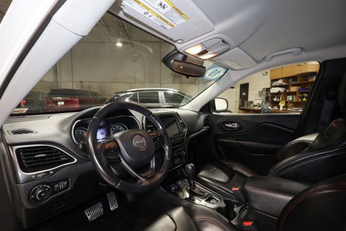 Used 2019 Jeep Cherokee Trailhawk image 9