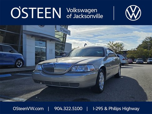 Used 2008 Lincoln Town Car Signature Limited image 1