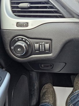 Used 2018 Jeep Cherokee Trailhawk w/ Cold Weather Group image 16