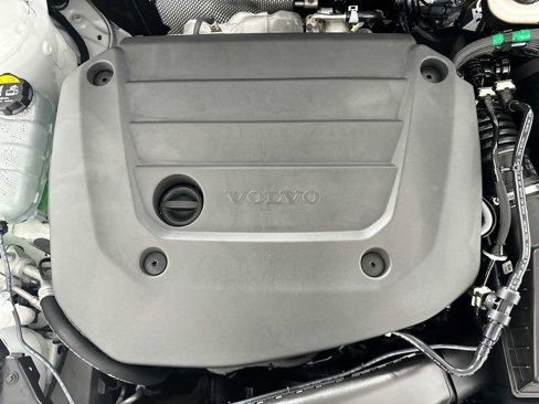 Used 2025 Volvo XC40 B5 Plus w/ Protection Package image 29