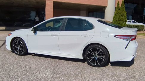 Used 2018 Toyota Camry SE image 6