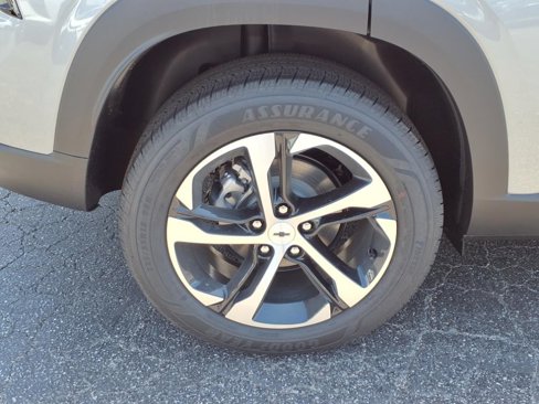 New 2025 Chevrolet Trax RS w/ Sunroof Package image 4