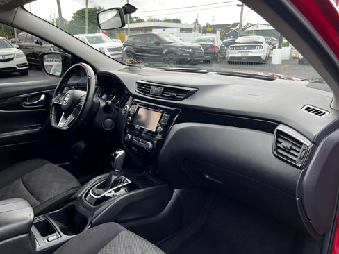 Used 2017 Nissan Rogue Sport SV w/ SV Premium Package image 17
