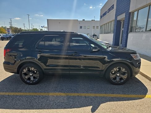Used 2018 Ford Explorer Sport image 3