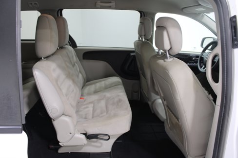 Used 2019 Dodge Grand Caravan SE w/ UConnect Hands-Free Group image 21
