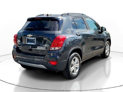 Used 2017 Chevrolet Trax LT w/ Sun & Sound Package image 4