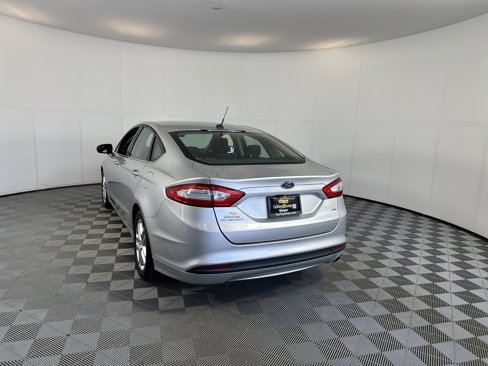 Used 2016 Ford Fusion SE image 8