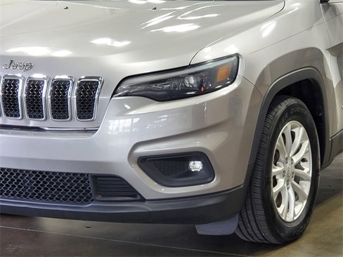 Used 2019 Jeep Cherokee Latitude w/ Popular Appearance Group image 8