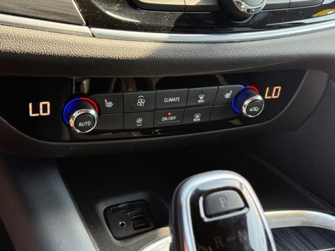 Used 2021 Buick Enclave Essence w/ Sport Touring Edition image 20