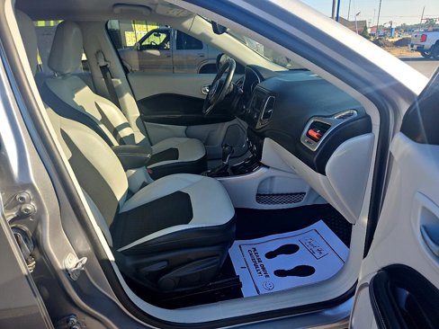 Used 2018 Jeep Compass Latitude w/ Cold Weather Group image 11