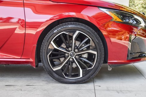 Used 2023 Nissan Altima 2.5 SR w/ SR Premium Package image 10