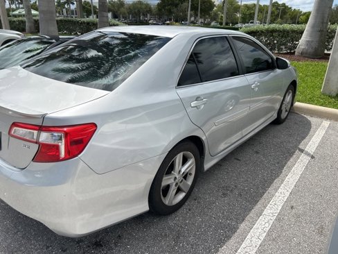 Used 2014 Toyota Camry L image 3