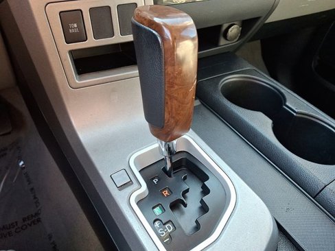 Used 2010 Toyota Tundra Limited image 17