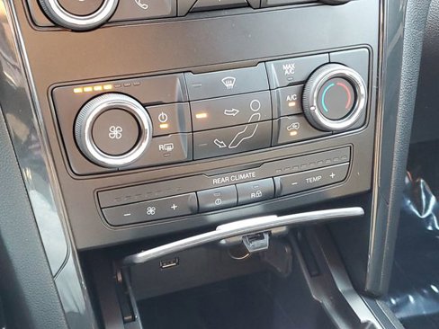 Used 2018 Ford Explorer XLT image 24