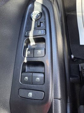 Used 2025 Hyundai Venue SEL image 23