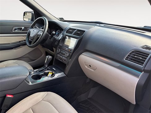 Used 2018 Ford Explorer XLT w/ Equipment Group 202A image 10