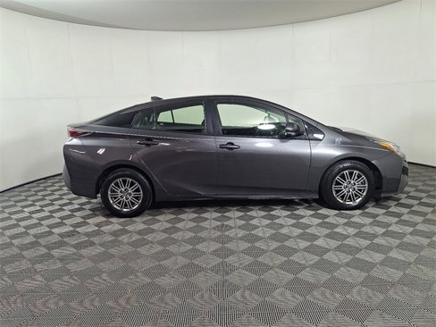 Used 2018 Toyota Prius Three image 11
