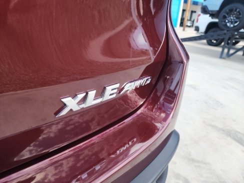 Used 2019 Toyota Highlander XLE image 12