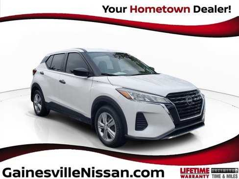 Used 2024 Nissan Kicks S image 1
