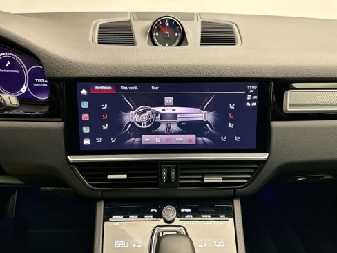Used 2022 Porsche Cayenne image 13