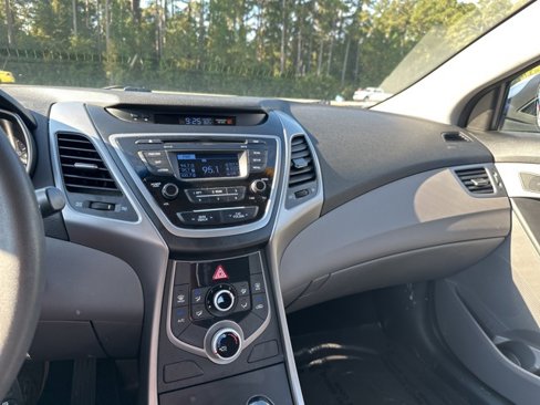 Used 2016 Hyundai Elantra SE image 13