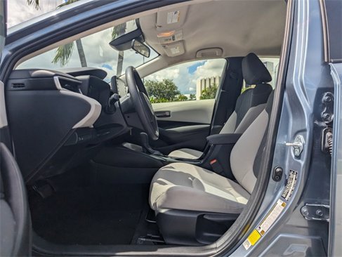Used 2022 Toyota Corolla LE image 6