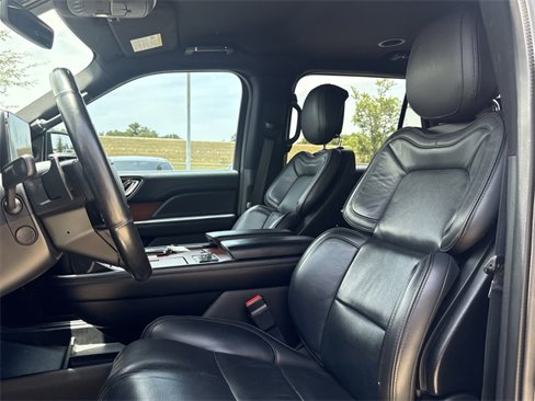 Used 2018 Lincoln Navigator Select image 14