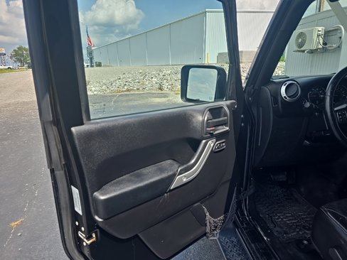 Used 2015 Jeep Wrangler Unlimited Sahara w/ Dual Top Group image 11