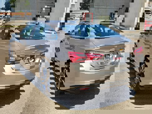 Used 2024 Chevrolet Malibu LT image 3
