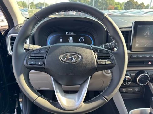 New 2025 Hyundai Venue SEL image 17