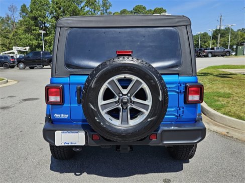 Used 2022 Jeep Wrangler Unlimited Sahara w/ Cold Weather Group image 12